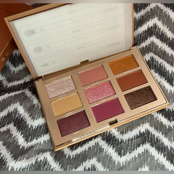 🆕 BUNDLE - CC Complex Culture - Bronzer and Eyeshadow palettes $72 value - Picture 3 of 5